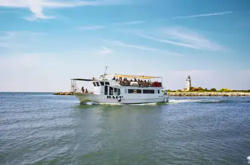 Minicrociera nel Delta fino all'Isola dell'Amore con la Motonave Dalì