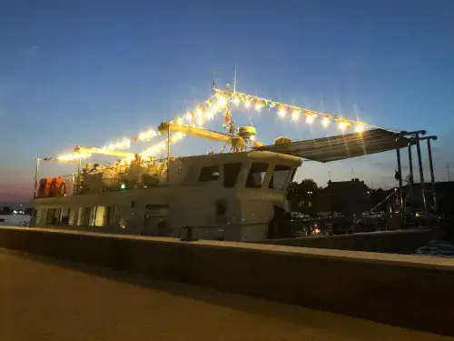 Coucher de soleil dans les marais avec souper sur le bateau à moteur Dalì